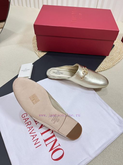 Valentino 2024 SS Spring/Summer New Product Baotou Half Dragged Golden V-Button Element Mull4ld7bjjr - Image 10