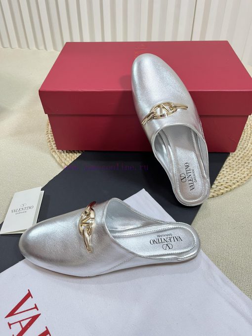Valentino 2024 SS Spring/Summer New Product Baotou Half Dragged Golden V-Button Element Mullowkjxh3p - Image 7