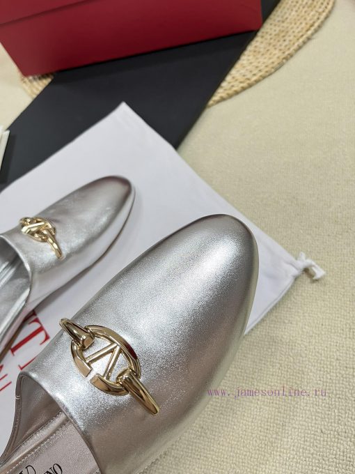 Valentino 2024 SS Spring/Summer New Product Baotou Half Dragged Golden V-Button Element Mullowkjxh3p - Image 8