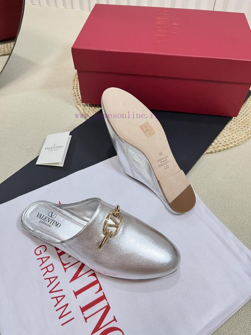 Valentino 2024 SS Spring/Summer New Product Baotou Half Dragged Golden V-Button Element Mullowkjxh3p - Image 10