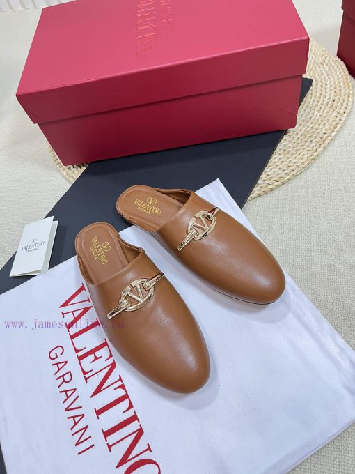 Valentino 2024 SS Spring/Summer New Product Baotou Half Dragged Golden V-Button Element Mullwe4a13mz - Image 2