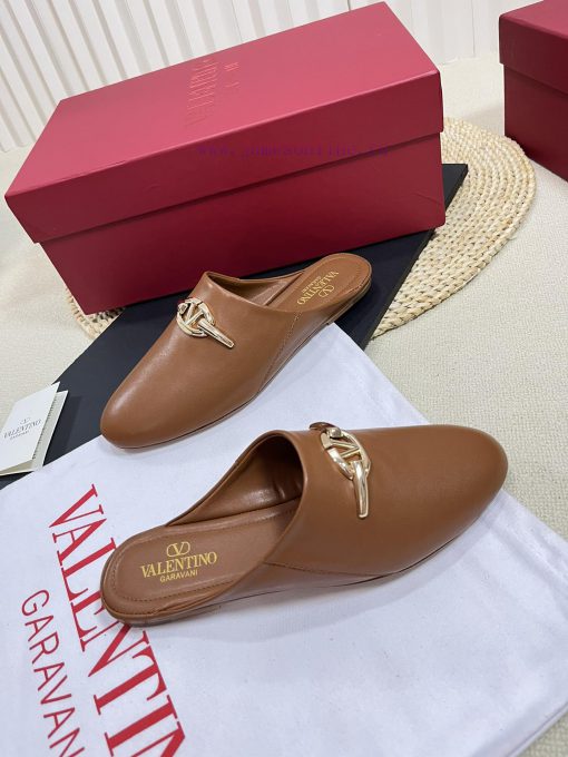 Valentino 2024 SS Spring/Summer New Product Baotou Half Dragged Golden V-Button Element Mullwe4a13mz - Image 3
