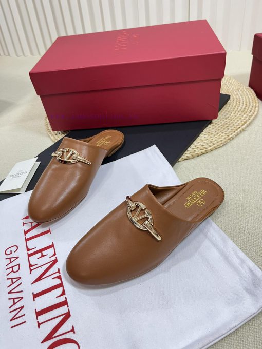 Valentino 2024 SS Spring/Summer New Product Baotou Half Dragged Golden V-Button Element Mullwe4a13mz - Image 4