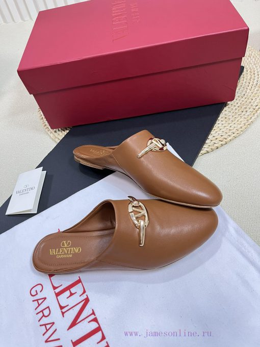 Valentino 2024 SS Spring/Summer New Product Baotou Half Dragged Golden V-Button Element Mullwe4a13mz - Image 6