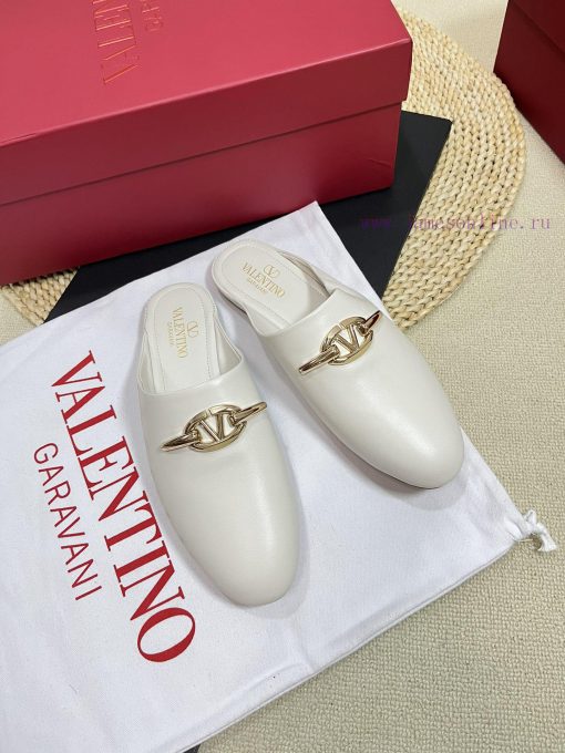 Valentino 2024 SS Spring/Summer New Product Baotou Half Dragged Golden V-Button Element Mullkmo5x8s9