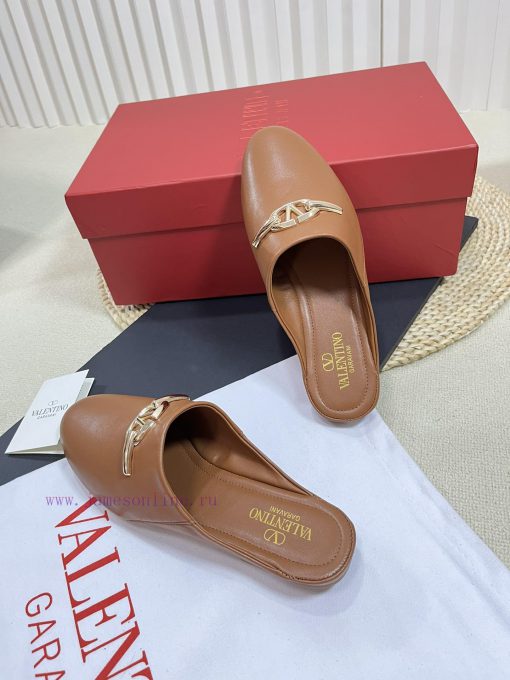 Valentino 2024 SS Spring/Summer New Product Baotou Half Dragged Golden V-Button Element Mullwe4a13mz - Image 7