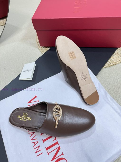 Valentino 2024 SS Spring/Summer New Product Baotou Half Dragged Golden V-Button Element Mullt5ugrfb1 - Image 10