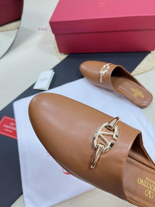 Valentino 2024 SS Spring/Summer New Product Baotou Half Dragged Golden V-Button Element Mullwe4a13mz - Image 8