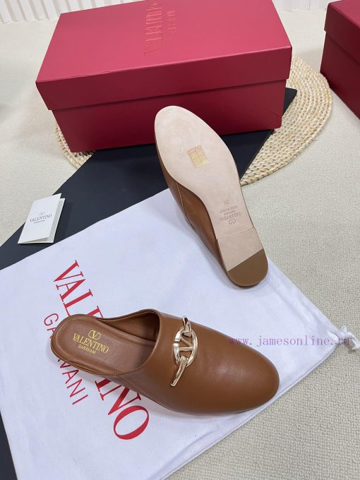 Valentino 2024 SS Spring/Summer New Product Baotou Half Dragged Golden V-Button Element Mullwe4a13mz - Image 10
