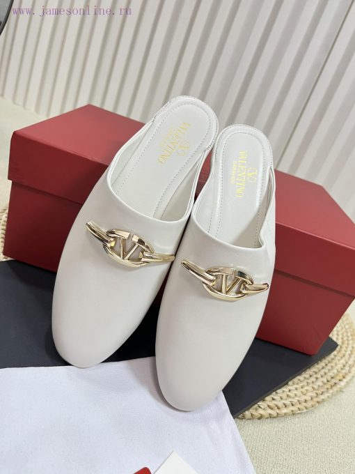 Valentino 2024 SS Spring/Summer New Product Baotou Half Dragged Golden V-Button Element Mullkmo5x8s9 - Image 5