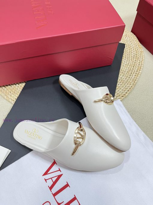 Valentino 2024 SS Spring/Summer New Product Baotou Half Dragged Golden V-Button Element Mullkmo5x8s9 - Image 6