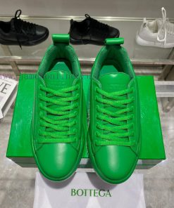 The original BottegaVeneta Baodiejia classic men's lace up sneakers were developed with top nvybais3