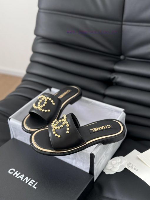 Chanel's New Double C Willow SlippersThis season's honey looks so good when dragged on footTbqsy2ykn - Image 4