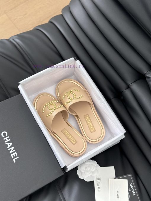 Chanel's New Double C Willow SlippersThis season's honey looks so good when dragged on footTg8moz731 - Image 2