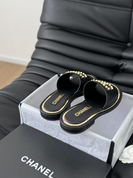 Chanel's New Double C Willow SlippersThis season's honey looks so good when dragged on footTbqsy2ykn - Image 5