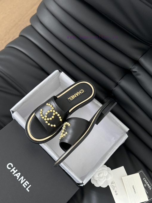 Chanel's New Double C Willow SlippersThis season's honey looks so good when dragged on footTbqsy2ykn - Image 6