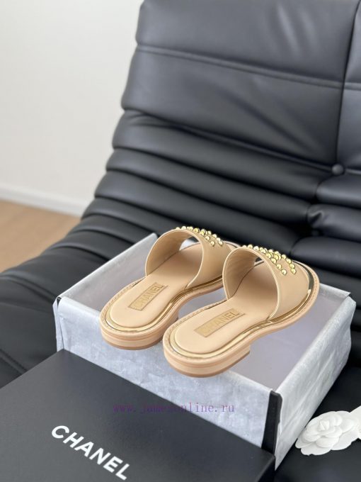 Chanel's New Double C Willow SlippersThis season's honey looks so good when dragged on footTg8moz731 - Image 5