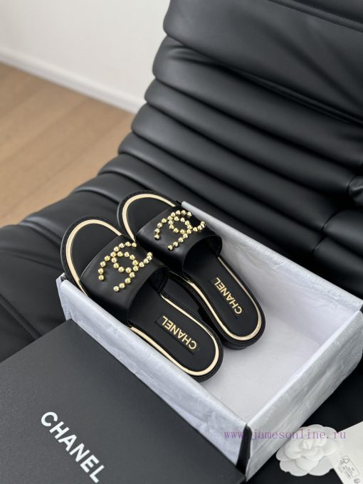 Chanel's New Double C Willow SlippersThis season's honey looks so good when dragged on footTbqsy2ykn - Image 9
