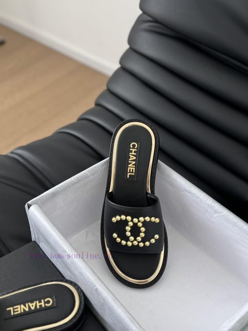 Chanel's New Double C Willow SlippersThis season's honey looks so good when dragged on footTbqsy2ykn - Image 10