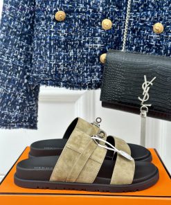 Male+10Herm è s/Herm è s Classic Kelly Button Second Uncle SlippersKelly's buckle is completdavz8ash