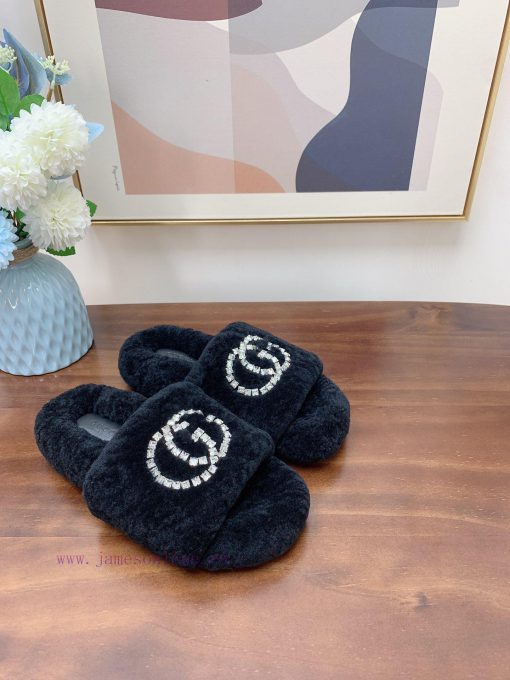 Gucci GUCCI2024 new lamb wool slippers priceTop quality pure fur integrated straight fur crelzr5b2s0 - Image 4
