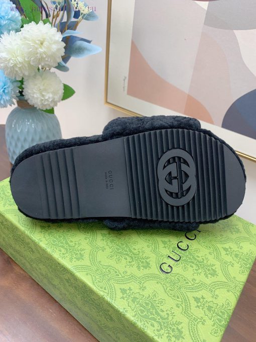 Gucci GUCCI2024 new lamb wool slippers priceTop quality pure fur integrated straight fur crelzr5b2s0 - Image 10