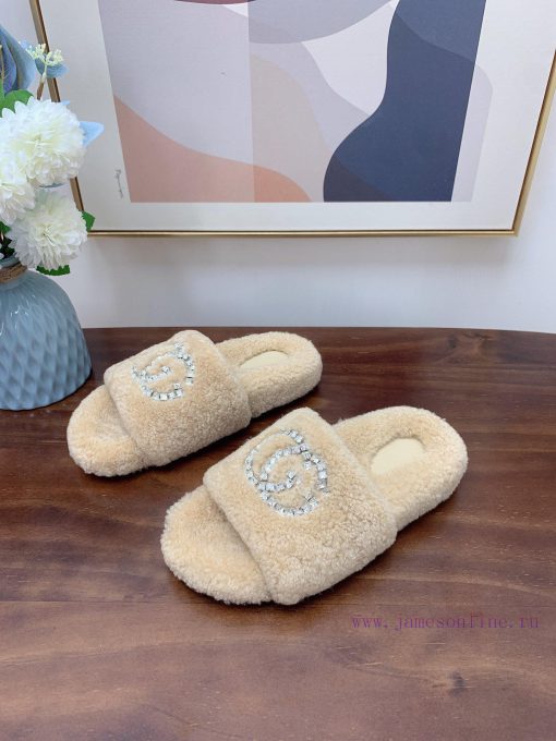 Gucci GUCCI2024 new lamb wool slippers priceTop quality pure fur integrated straight fur creviopvc34 - Image 3