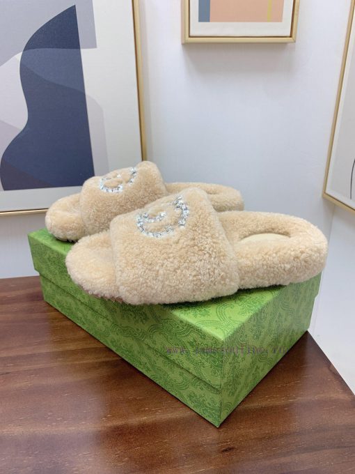Gucci GUCCI2024 new lamb wool slippers priceTop quality pure fur integrated straight fur creviopvc34 - Image 8