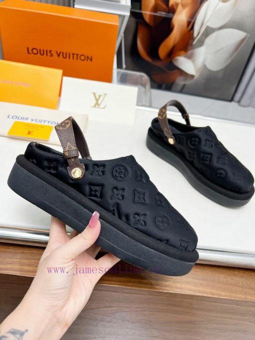 The new Louis Vuitton model is being released simultaneously, featuring an Italian imported xl0rl3yc - Image 3