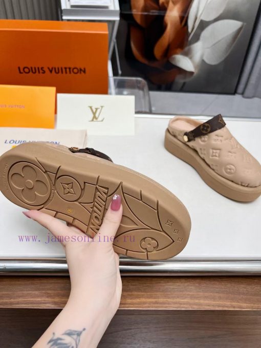 The new Louis Vuitton model is being released simultaneously, featuring an Italian imported xl0rl3yc - Image 8