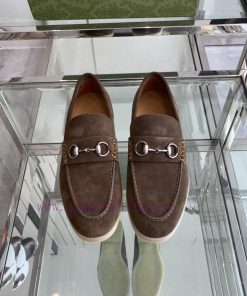 Gucci Classic Men's Horseneck Buckle loafersFeaturing a classic design and intricately embel8h105pnj