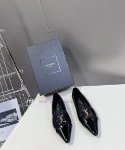 SAIN * LAURENT's new spring and summer collection has been released, featuring pointed and sahf40g83