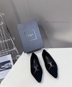 SAIN * LAURENT's new spring and summer collection has been released, featuring pointed and skbradciu