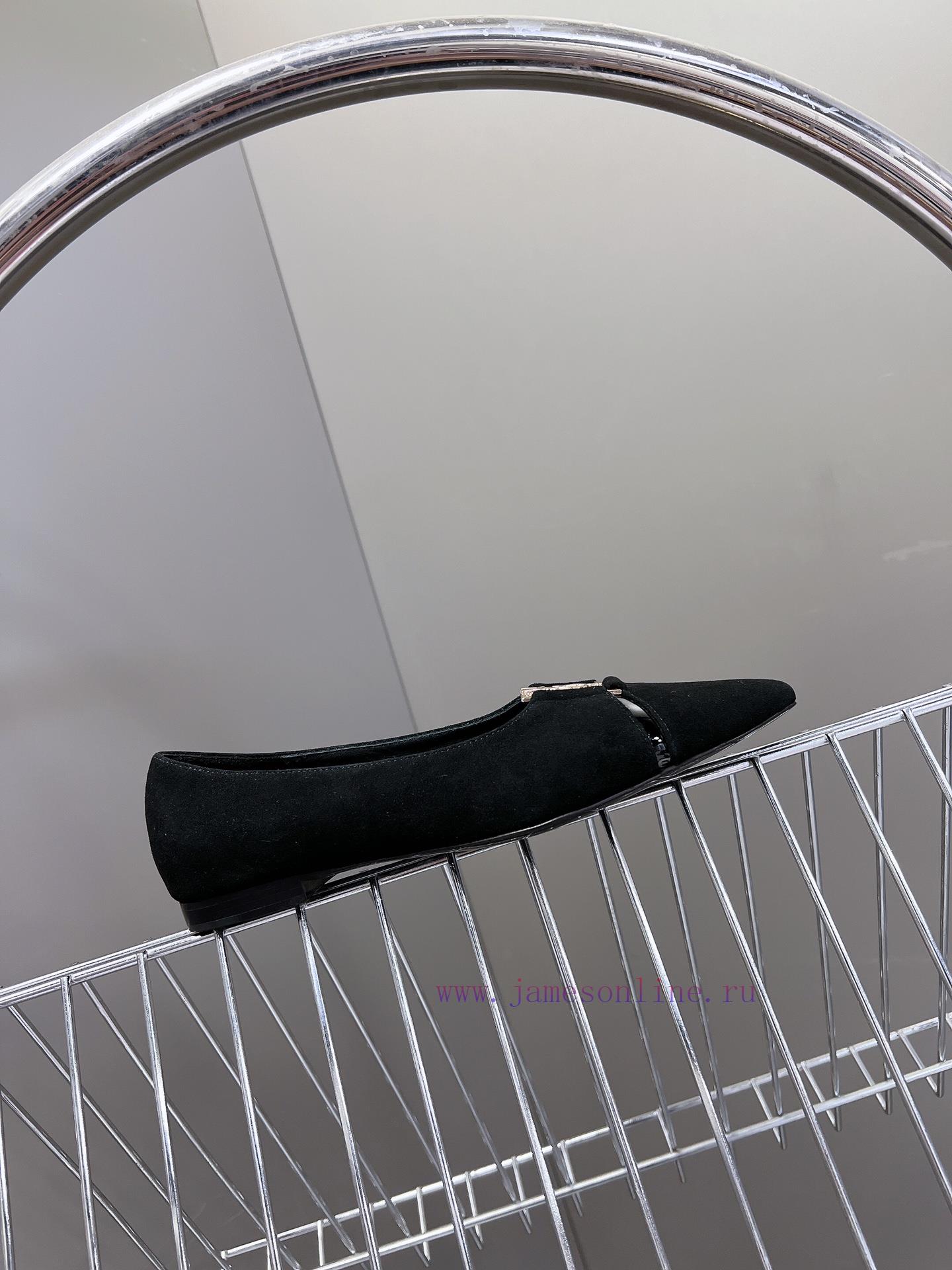 SAIN * LAURENT's new spring and summer collection has been released, featuring pointed and skbradciu - Image 6