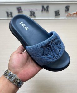 Dior men's slippers, a popular item on the official Dior website, are now available for saledyb1l1ub