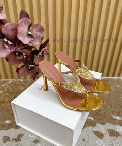Amina Muaddi2024's new Charlotte series high heels have sharp edges and slanted square headsuv6r8qa1