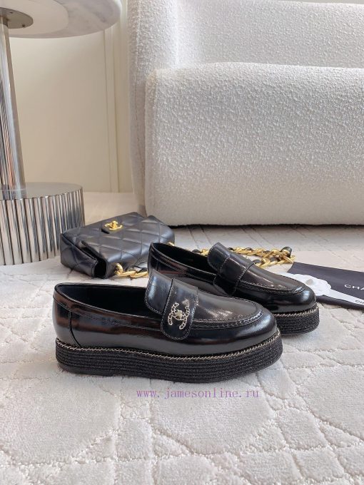 Chanel's new loafers classic chain decoration simple and atmospheric chain logo exquisite an08bp7rmv - Image 4