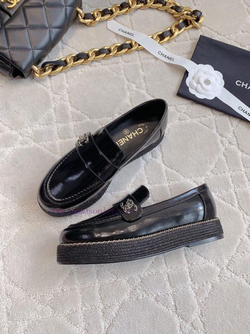 Chanel's new loafers classic chain decoration simple and atmospheric chain logo exquisite an08bp7rmv - Image 5
