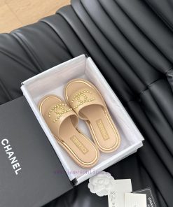 Chanel's New Double C Willow SlippersThis season's honey looks so good when dragged on footTg8moz731