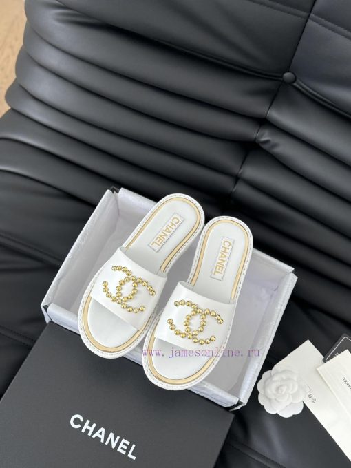Chanel's New Double C Willow SlippersThis season's honey looks so good when dragged on footT6p3p1oi6 - Image 3