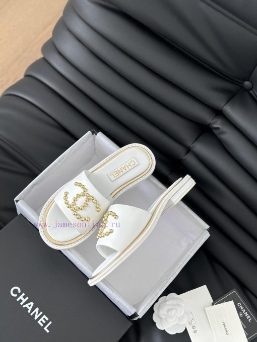 Chanel's New Double C Willow SlippersThis season's honey looks so good when dragged on footT6p3p1oi6 - Image 6