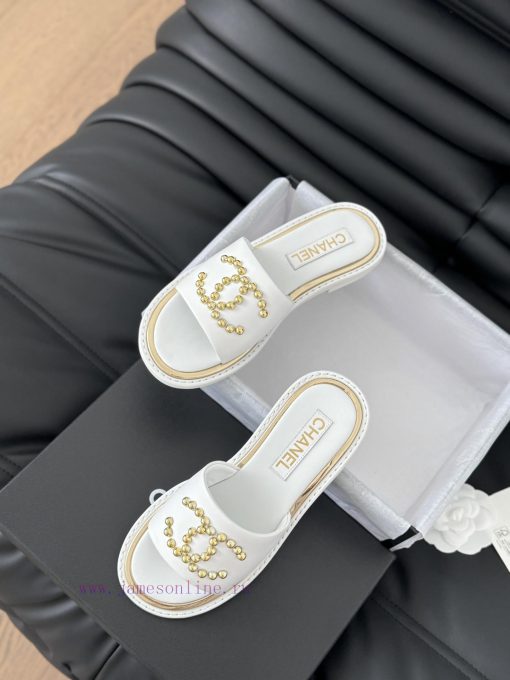 Chanel's New Double C Willow SlippersThis season's honey looks so good when dragged on footT6p3p1oi6 - Image 10