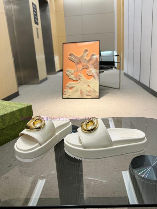 Full year shipment, Gucci's latest limited edition thick soled slippers of top quality are ax9osa2ku - Image 3