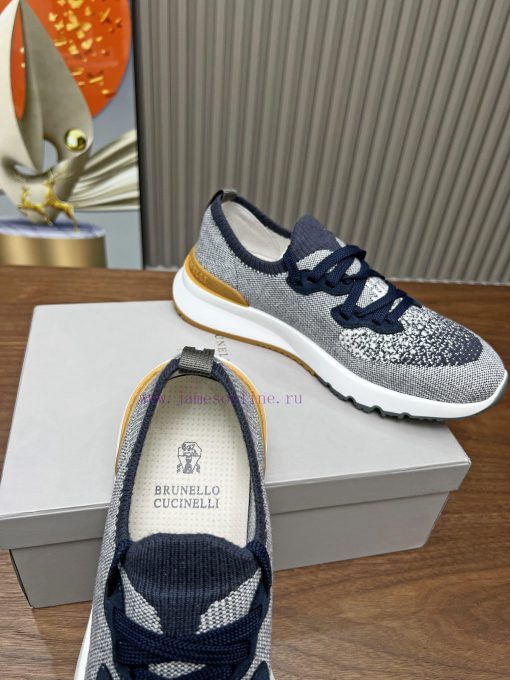 (brunellocucinelli),The fabric is made of cashmere and fly woven sheepskin, and the packagin9rsk8vg1 - Image 15