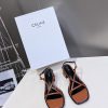 Celine's Spring/Summer Retro Triumphal Arch Fashionable Coarse Heels Sandals, Paired with Soyjp8p0b2