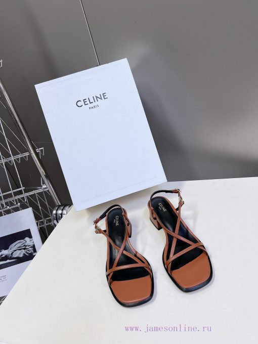 Celine's Spring/Summer Retro Triumphal Arch Fashionable Coarse Heels Sandals, Paired with Soyjp8p0b2