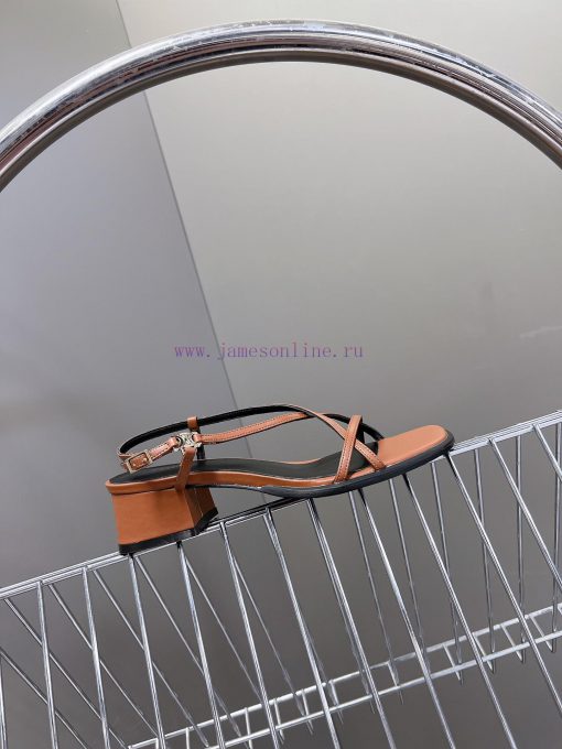 Celine's Spring/Summer Retro Triumphal Arch Fashionable Coarse Heels Sandals, Paired with Soyjp8p0b2 - Image 6