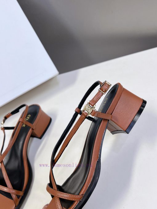 Celine's Spring/Summer Retro Triumphal Arch Fashionable Coarse Heels Sandals, Paired with Soyjp8p0b2 - Image 19