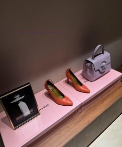 The mostFendi 24ss Fendi Series Double FF Square Head High Heel SandalsFeaturing a tapered tjw4c3708