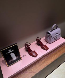 The mostFendi 24ss Fendi Series Double FF Square Head High Heel SandalsA must-have FF trailek9k4bejo